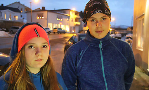 Kristine Eilertsen (t. v.) og Knut Erik Samuelsen ser frem til forestillingen. FOTO: PER ASBJRØN GUNDERSEN