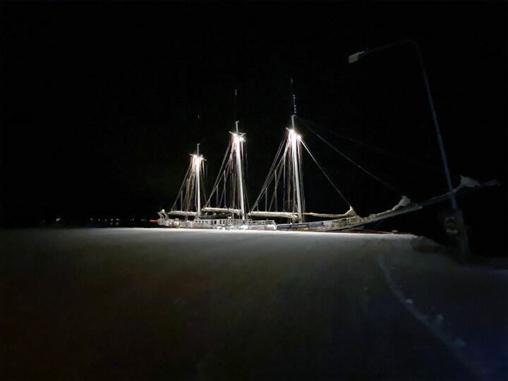 Seilskipet S/V Rembrandt van Rĳn la i går kveld til kai ved Salangsverket på sin ferd mot Tromsø. FOTO: JON HENRIK LARSEN