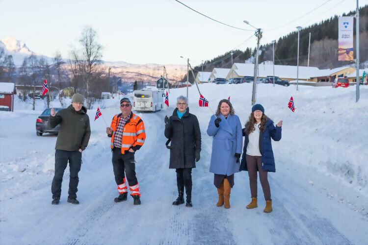 Nå kan lokalbefolkningen i Gratangen juble over at fylkesvei 7806 mellom Årstein og Tennevoll er på lista over reinvesteringsprogrammet for Troms.