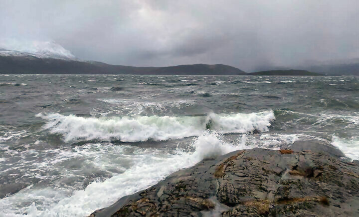 Det blåser godt på Sjøvegan onsdag morgen. Og det er ventet å fortsette utover onsdag kveld også. FOTO: ANJA JELSNES