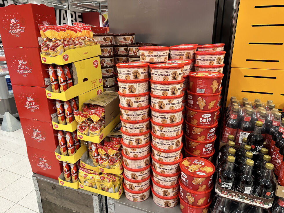 Julekaker og sjokolade er kommet ut i butikkhyllene på Coop Extra på Sjøvegan.
 Foto: Jon Henrik Larsen