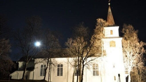 Lavangen kirke holdes åpent