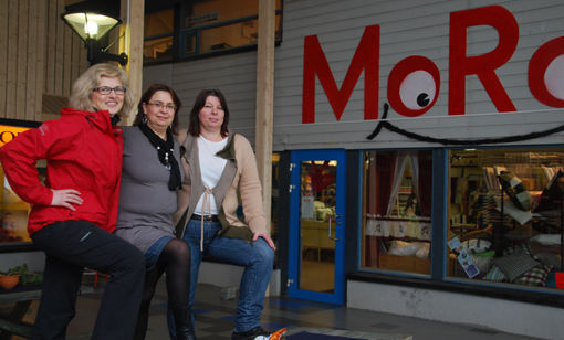 Ellen Lise Woll, Tina Nordberg og Simone Houbraken gleder seg til jentemorro på fredag. FOTO: KARIN SWART-DONDERS