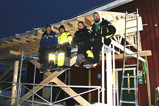 Tor Arne Chruickshank og gjengen ved Sjøvegan Byggevare jobber trutt med det nye tilbygget samtidig som de har drift av butikken. FOTO: KNUT-ARILD JOHANSEN.