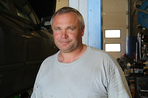 Dag-Edgar Sørensen har lang fartstid innen bil-faget så Yx-kundene vil kunne levere sine biler i trygge hender. FOTO: KNUT-ARILD JOHANSEN.