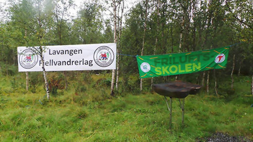 Gjennom et samarbeid mellom Frivilligsentralen i Lavangen og Fjellvandrerlaget arrangeres det denne uken Friluftsskole i Lavangen.