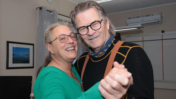 Inviterer til dansegalla i kveld