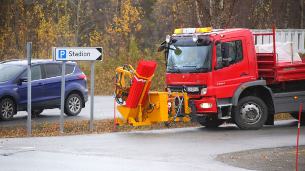 Brøytestikker på plass