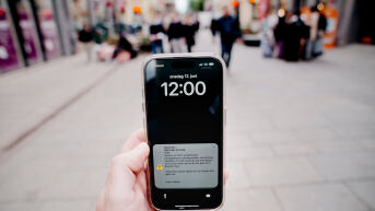 Onsdag vil mobiler ule og vibrere klokken 12