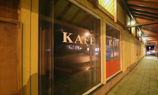Too’s Kafé på Sjøvegan er konkurs. Fredag og lørdag var kafeen stengt. FOTO: JON HENRIK LARSEN