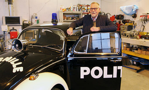 Lensmann Hans Roar Rasmussen ser frem til å ta Pernille ut på en kjøretur. FOTO: PER ASBJØRN GUNDERSEN