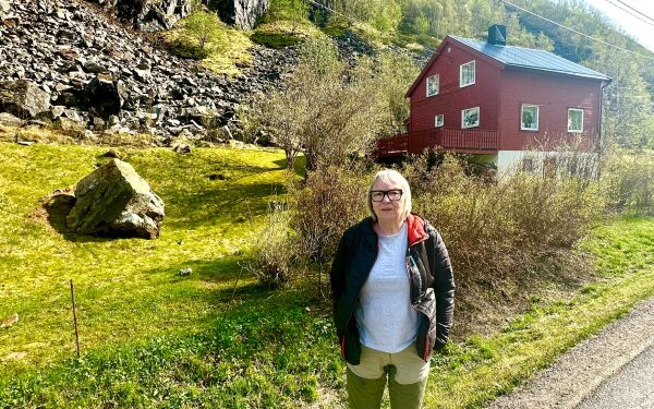 Asveig flyktet for livet da steinene raste ned