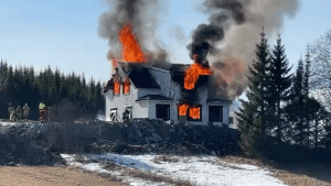 Her brenner de ned huset