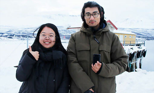 Zhang Xiao (t.v) og Zhang Linya har kun gode tilbakemeldinger å dele om besøket i Norge så langt. Såpass mye de allerede har bestemt seg for en ny tur neste år. FOTO: JON HENRIK LARSEN