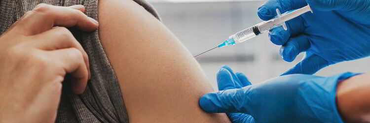 Apotek1 på Sjøvegan kan bistå Salangen kommune med å sette vaksiner i forbindelse med koronavaksineringen. FOTO: APOTEK1