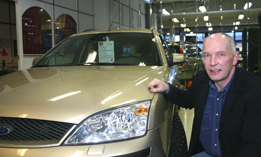 Daglig leder hos Indlandet Automobilverksted, Einar Fjeldstad er positiv til det bilåret 2013 var. ARKIVFOTO: JON HENRIK LARSEN