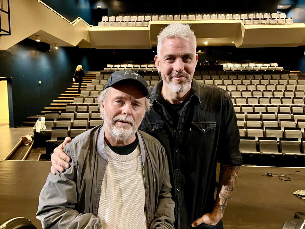 Henning Kvitnes (t.v) og Trygve Skaug (t.h) leverte en hjertevarm og god konsert i Finnsnes kulturhus torsdag kveld.
 Foto: Jon Henrik Larsen