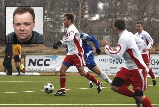 På bildet: Daglig leder i SIF Fotball, Ronny Jørgensen (innerfelt) ser fram til en fin fotballhelg i go'været. FOTO: JON HENRIK LARSEN