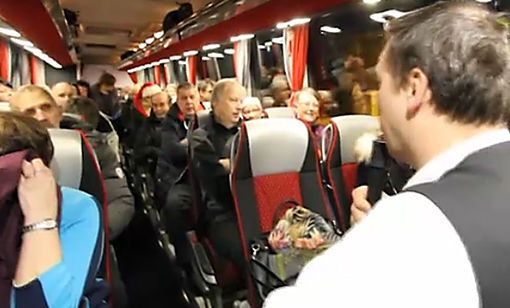 Full buss med medlemmer i Salangen Mental Helse på vei til Finnsnes for å handle til jul. FOTO: JON HENRIK LARSEN