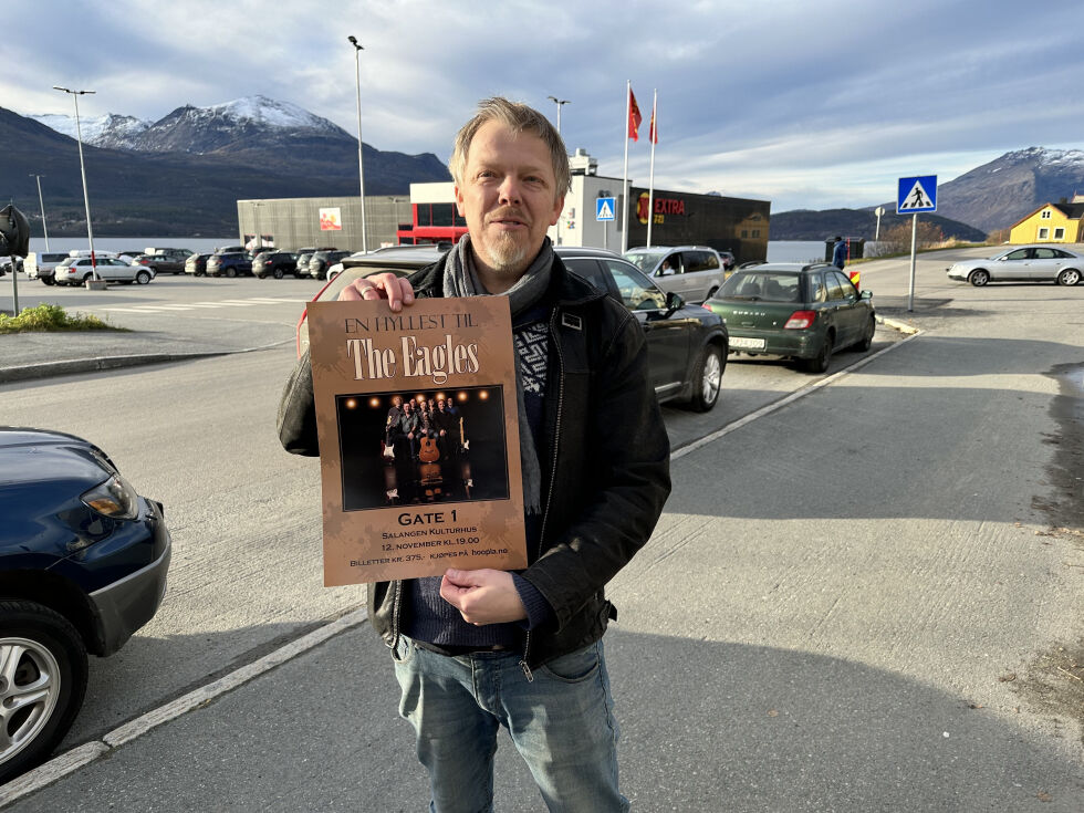Tor Sigurd Larsen er klar for hyllest-konsert til The Eagles i Salangen kulturhus i morgen lørdag kveld i lag med resten av bandet «Gate 1» fra Narvik.
 Foto: Jon Henrik Larsen