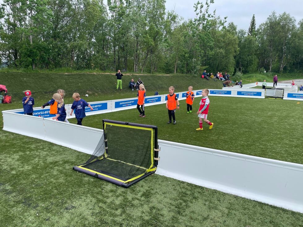 116 ivrige unger har i helga deltatt på et suksessfylt arrangement av TINEs fotballskole i Salangen.
 Foto: Marthe Ratkje