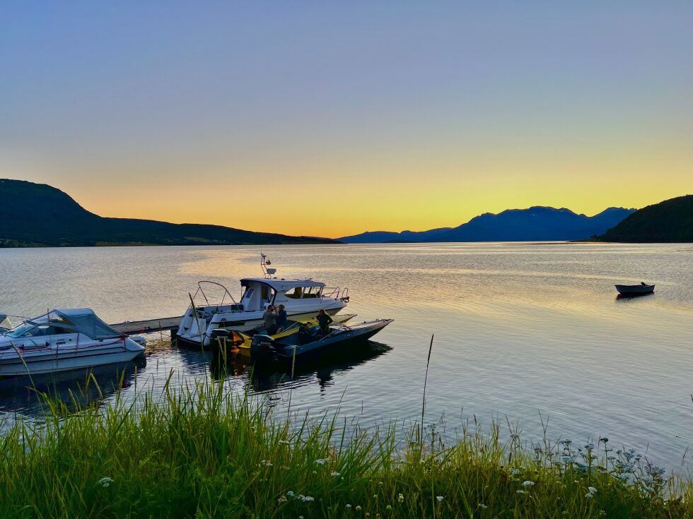 En fin sommerkveld mot slutten. De som danset på bryggedansen lørdag danset seg vel inn i solnedgangen...
Foto: Jon Henrik Larsen