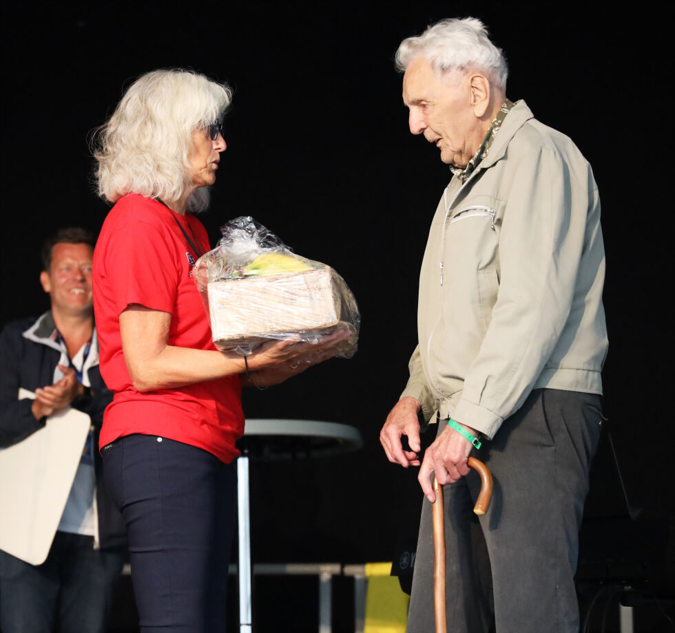 Tore Chruickshank på 96 år er Millionfiskens store ambassadør. Søndag ble han hedret av Millionfiskens hovedkomite.
 Foto: Jon Henrik Larsen