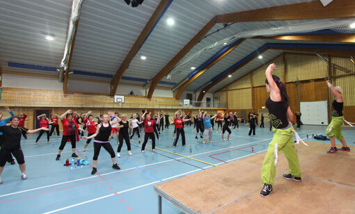 80 Zumba-glade damer