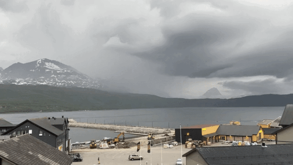 Her slår lynet ned