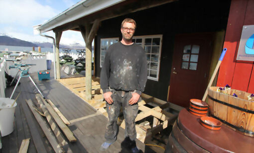 Andreas Utstøl på Garsnes Brygge er i full gang med å bygge ut til sommerens sesong. FOTO: ANE ESTIL