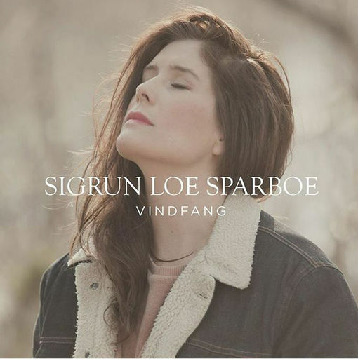 Sigrun Loe Sparboe kommer ut med nytt soloalbum i september som har fått navnet "Vindfang". 8. september står hun på scenen i Salangen.