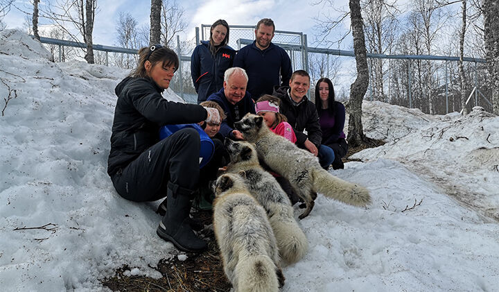 WHATIF: WhatIF-sjef Kjetil Odin Johnsen (i midten) har bestemt seg for å sponse Polar Park. FOTO: PRIVAT