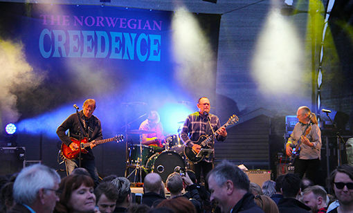 The Norwegian Creedence leverte godt fra scenen, og folkefavorittene kom mesterfullt en etter en hele kvelden. FOTO: ALEKSANDER WALØR