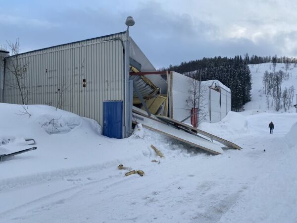 Taket gav etter for snøen
