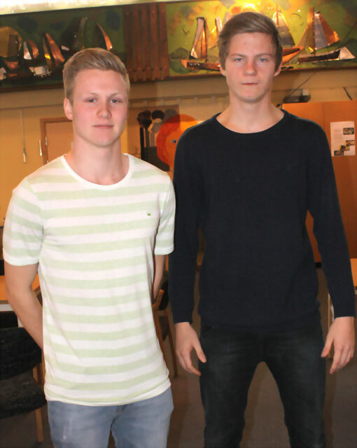 Kristoffer Heggelund og Ola Berg Frantzen er begge enige om at Sjøvegan videregående skole må bestå. FOTO: MARITA STORVOLL