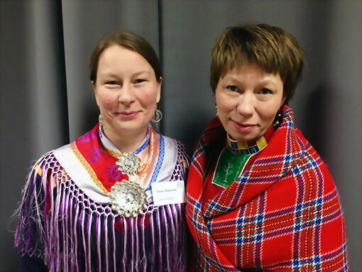 Nanna Thomassen (t.v) og Ann-Mari Thomassen (t.h) er begge på plass i Umeå i Sverige.