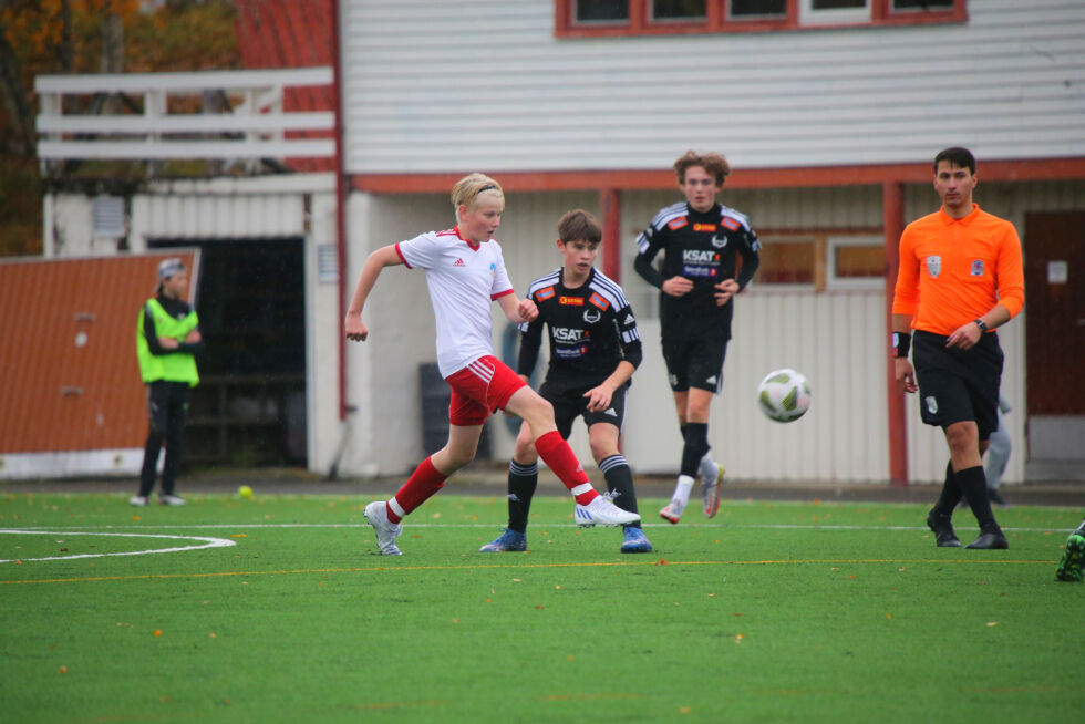 Ørjan Børve var en av de flere Salangen-spillerne som sørget for en spennende kamp på Idrettsheia lørdag ettermiddag.
Foto: Jon Henrik Larsen