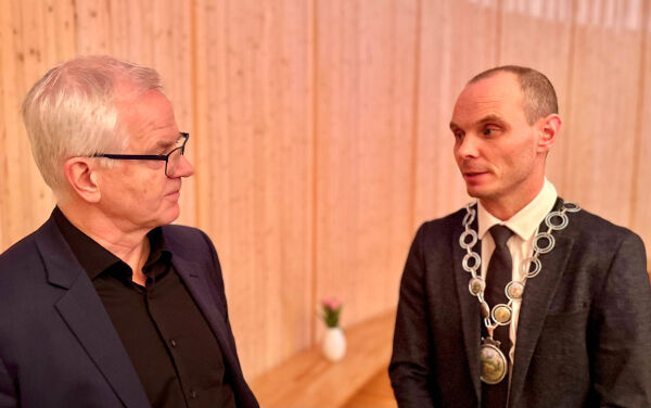 Takket av sin gründer og direktør