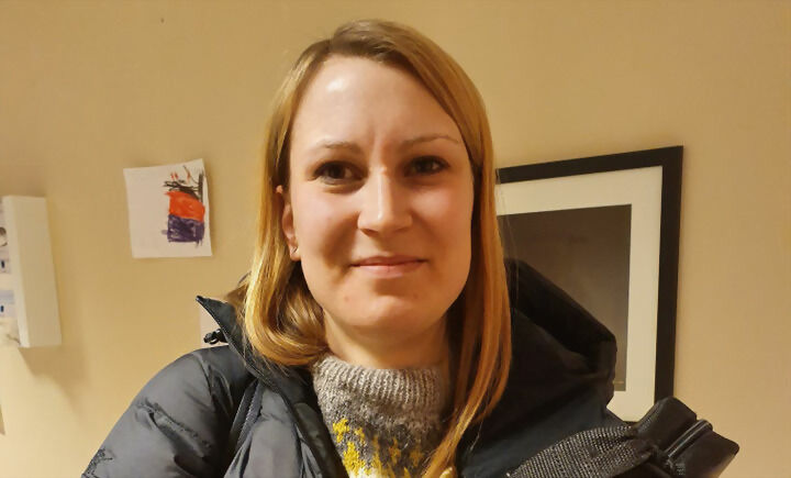 NY AKTIVITØR: Elisabeth Eliseussen er stolt over å være ny aktivitør på Ibestad sykehjem. FOTO: PRIVAT