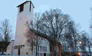 Utforsker kirkerommet