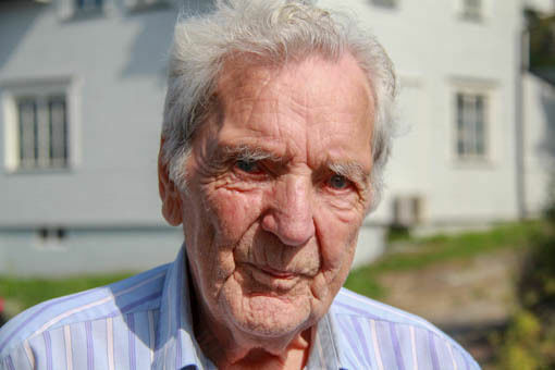 Tore Chruickshank (på bildet) har gjennom sitt 93 år gamle liv mange historier å fortelle. ARKIVFOTO: SANDER JOHANNES KARLSEN