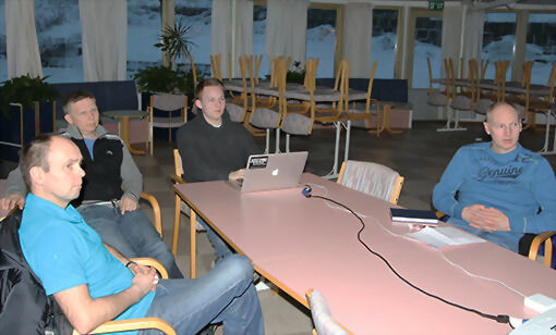 Tre næringsaktører var tilstede på orienteringsmøtet til Tobias Mikalsen fredag ettermiddag. FOTO: HERLEIF KRISTOFFERSEN