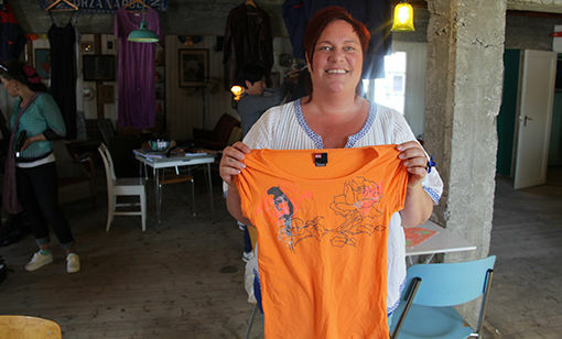 Kjersti Sagerup fant en skjorte til hennes jente. FOTO: PER ASBJØRN GUNDERSEN