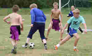 Toppløs grendefotball