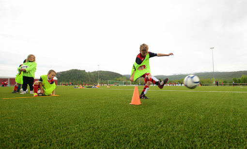 Det er 13. gang det blir arrangert Tine Fotballskole på Idrettsheia. ARKIVFOTO: VEMUND MATHIESEN