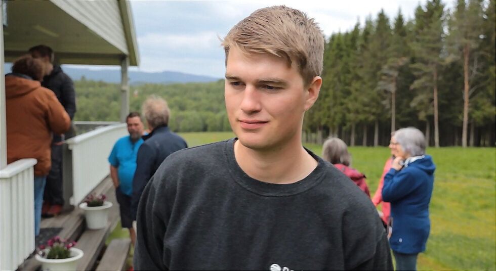Simon Løvhaug (24) fortsetter i Salangen-politikken, og er nå ordførerkandidat for Salangen Senterparti foran høstens kommunevalg.
Foto: Jon Henrik Larsen