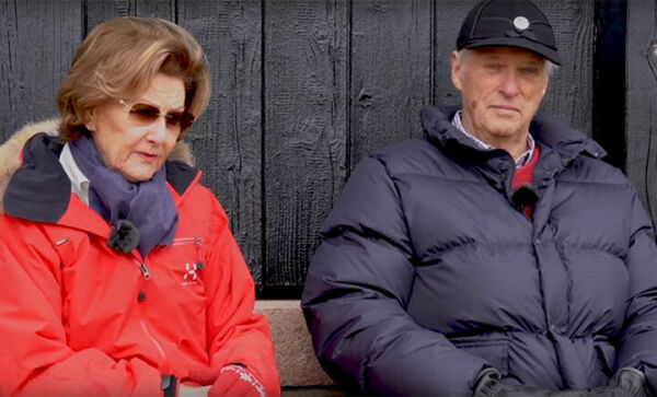 Kommer med påskehilsen til folket