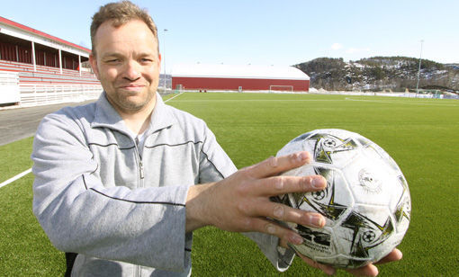 På bildet: Ronny Jørgensen i SIF Fotball er klar for årets første hjemmekamp for a-laget. FOTO: JON HENRIK LARSEN
