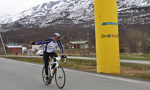 Her kommer Dagfinn Antonsen fra Lavangen inn i mål etter vel gjennomførte 52 km.