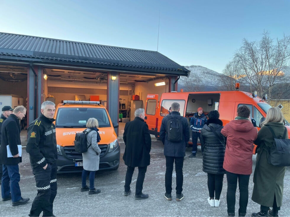 Stortingets justiskomité besøkte torsdag Salangen. Her fikk de innblikk i den lokale beredskapen som er i kommunen. Det ble også tid til en omvisning i og ved Sivilforsvarets lokaliteter på Strandveien, samt Salangen brann- og redning sine lokaler.